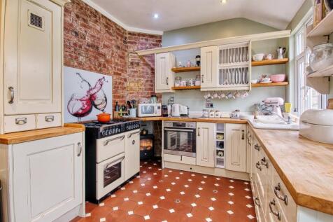 142 Higham Rd Rushden-30_HDR.jpg