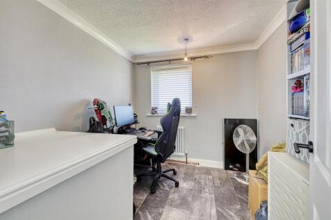 -6 Ashridge Close Rushden-32_HDR-05.jpg