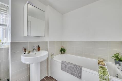 -24 WIllmot Rd Rushden-75_HDR-15.jpg