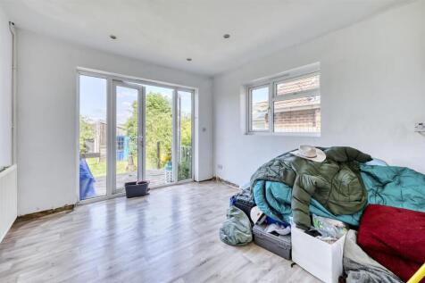 -70 Hall Avenue Rushden-46_HDR-09.jpg