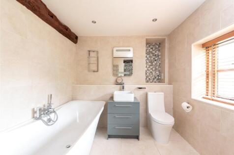 1st Floor Bathroom