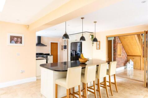 Kitchen/Family Rm