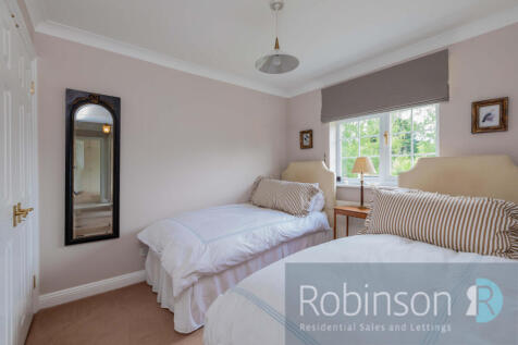 11 Silvertrees Drive-27