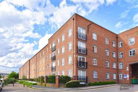 Otter Close (10).JPG