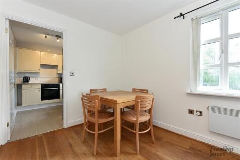 Otter Close (9).JPG