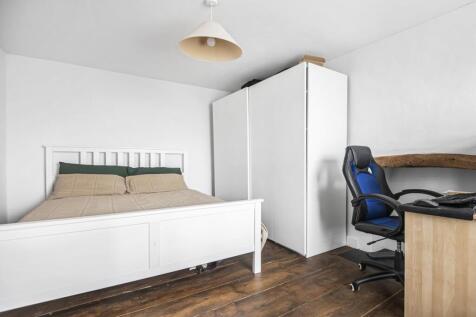 cropped main bedroom.jpg