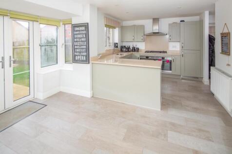 10-kitchen.jpg