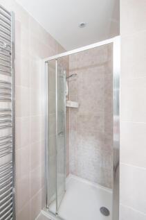 22-en-suite vertical 2.jpg