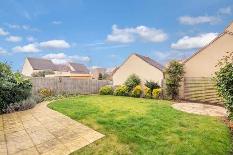 31-rear garden 3.jpg