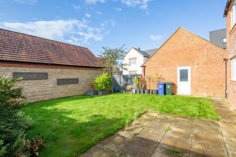 26-rear garden 1.jpg