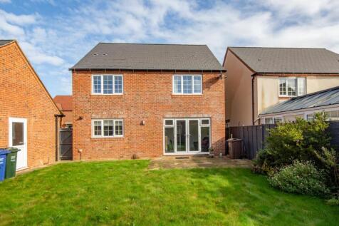 28-rear garden 3.jpg