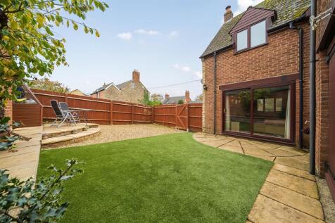 1 Wappenham Road, Helmdon (10).jpg