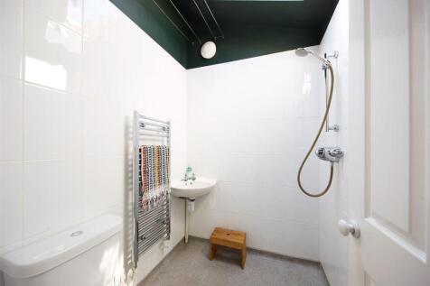 Downstair bathroom 01 copy.jpg