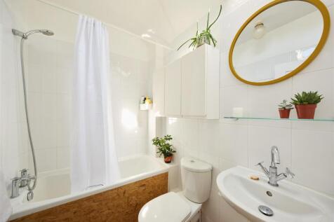 Upstairs bathroom 01 copy.jpg