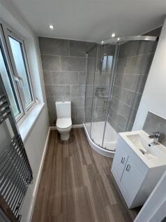 ensuite.jpg