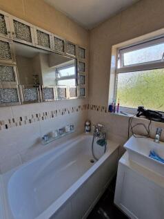 bathroom 2.jpg