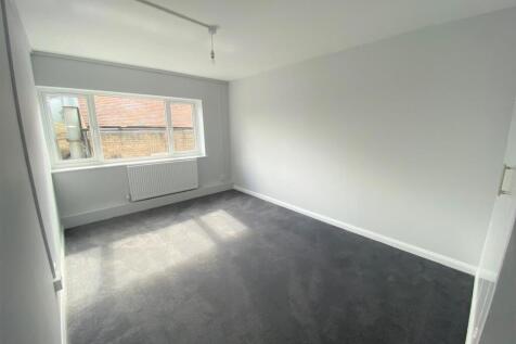 65b Station Lane bed 1 new new .jpg