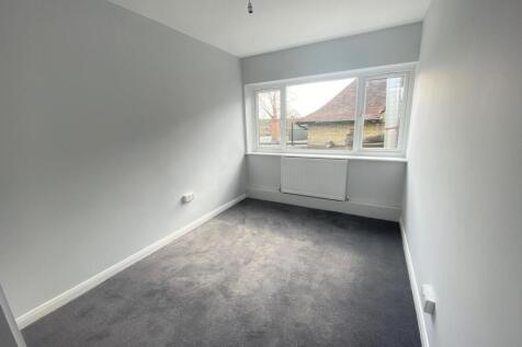 65b Station Lane bed 2 new .jpg