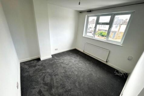 Bedroom 1.jpg