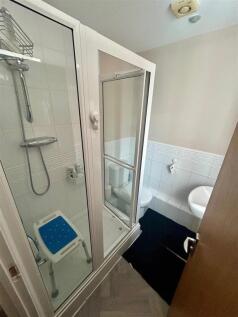 ensuite.jpg