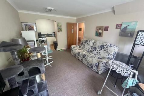 lounge 1.jpg