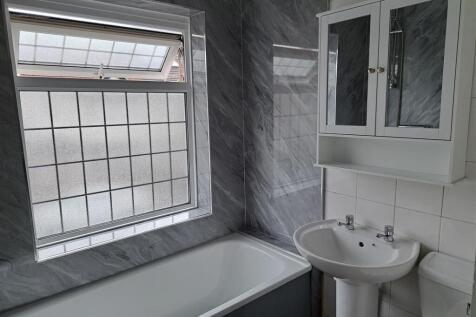 bathroom 2.jpg
