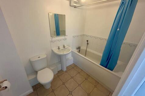 bathroom 1.jpg