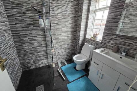 ensuite.jpg