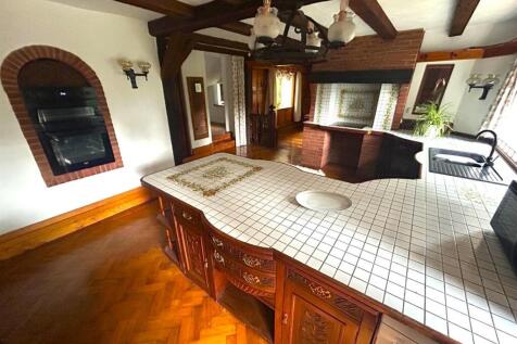 Kitchen (2).jpg