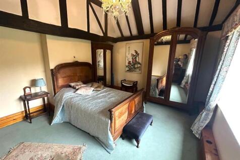 Bedroom 1.jpg