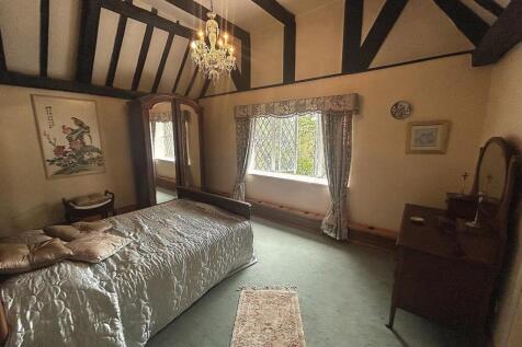Bedroom 1 (2).jpg
