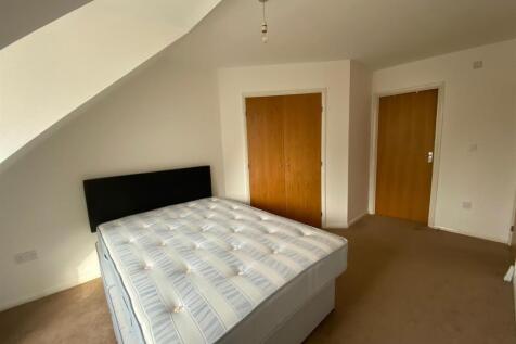 bedroom long.jpg
