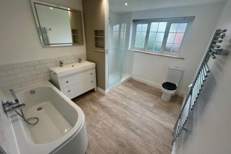 bathroom 2.jpg