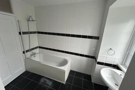 bathroom 2.jpg