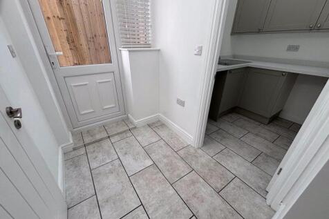 Rear lobby / utility