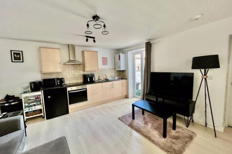 OPEN CONCEPT LOUNGE/KITCHEN
