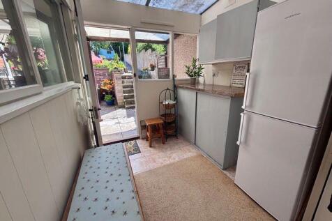 lean too / conservatory