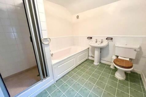 Ensuite to Bedroom One