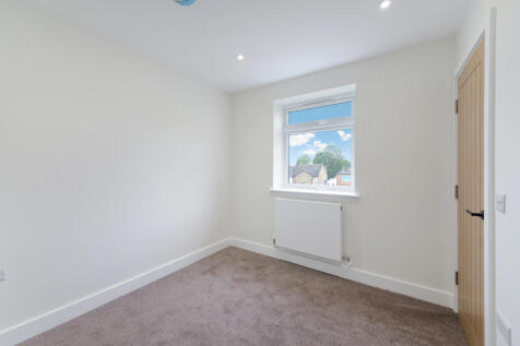 NEWARK ROAD,63A -...