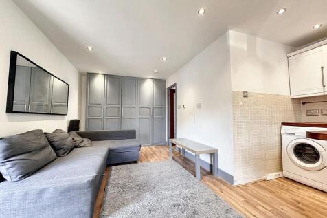 Kitchen/Studio Room
