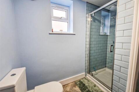 Garden Flat Bathroom