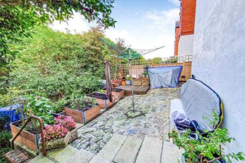 Garden Flat, Garden