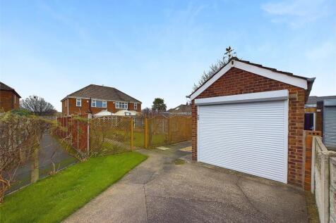 Garage/Driveway