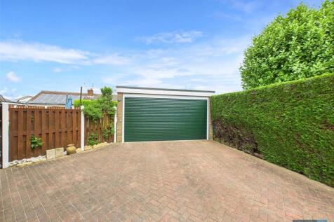 Garage/Driveway