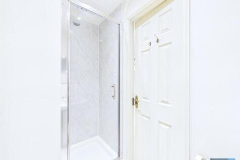 Jack &amp; Jill Bathroom