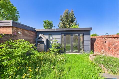 Outbuilding/Garden