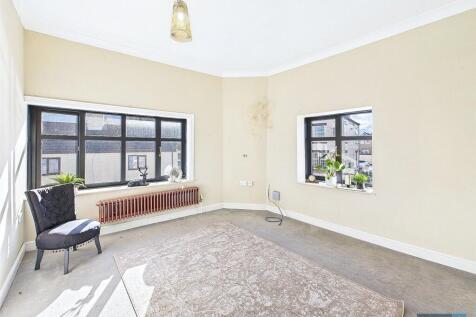 Living Room/Bedroom