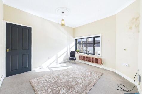 Living Room/Bedroom