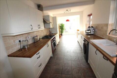 KITCHEN/BREAKFAST