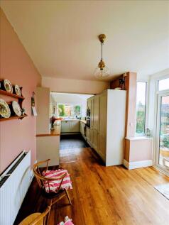 KITCHEN/BREAKFAST